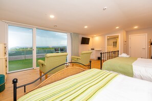 6 soverom, lydisolert, strykejern/-brett og reiseseng for barn