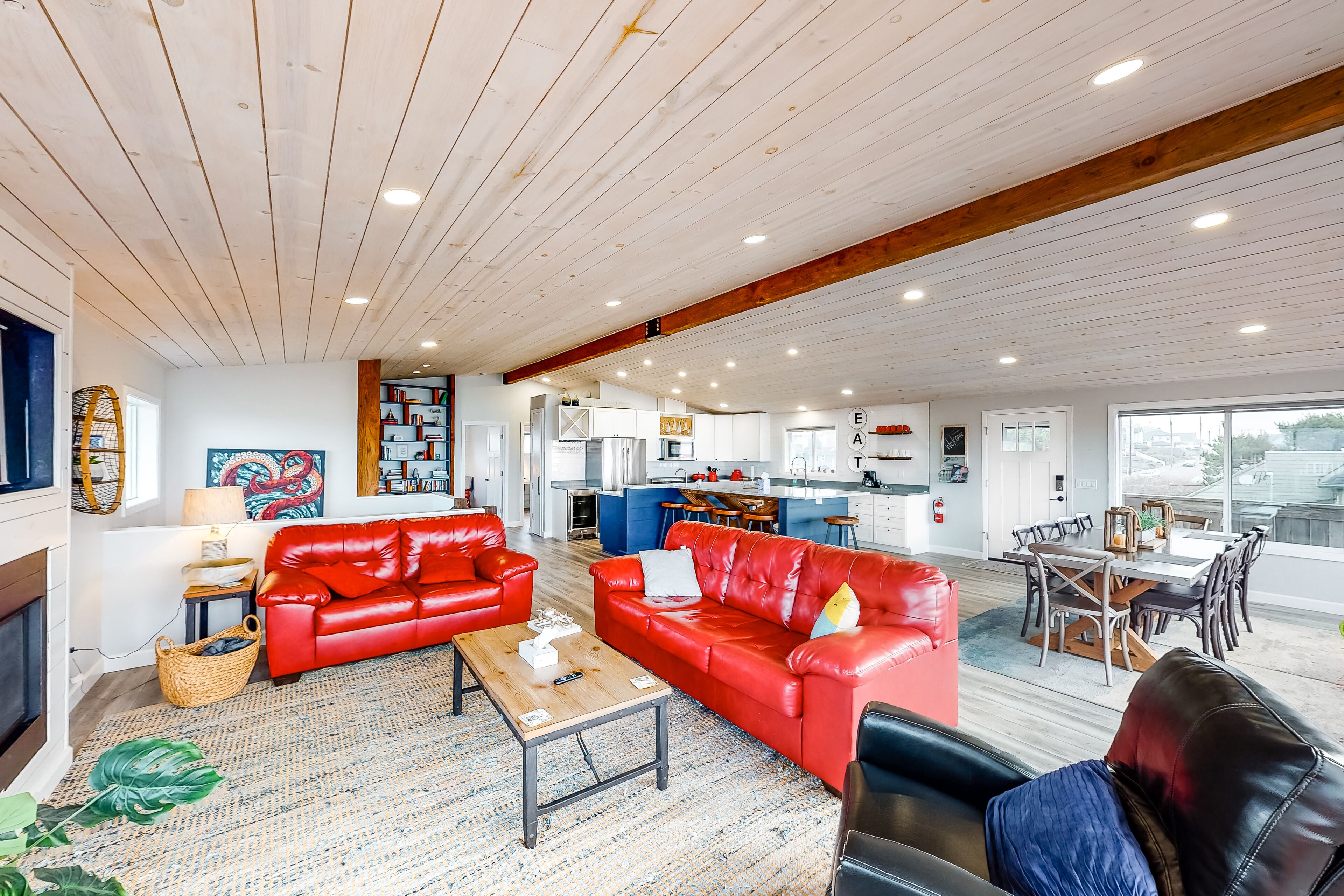 Fernseher, Kamin, Tischtennisplatte, Bücher