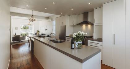 Rophia Retreat in Fitzroy Village