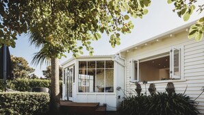 Exterior - Rophia Retreat in Fitzroy Village (New Plymouth)