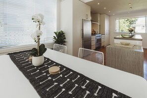 Dining - Rophia Retreat in Fitzroy Village (New Plymouth)