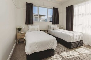 3 chambres, fer et planche à repasser, Wi-Fi, draps fournis