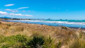 Beach - Rophia Retreat in Fitzroy Village (New Plymouth)