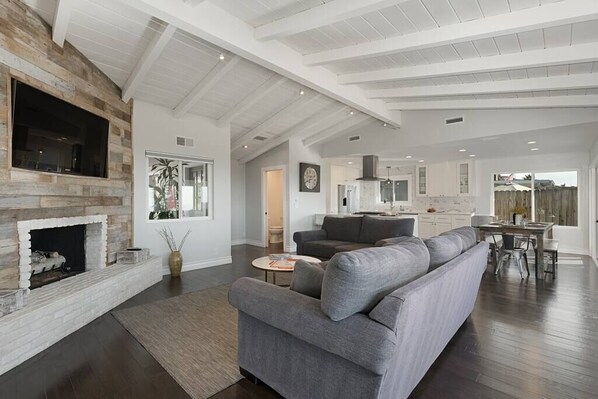 Smart TV, fireplace, offices - Ocean View Escape_3Bd, 2 Ba, Private Spa and Views (San Clemente)