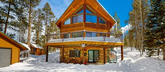 Dog-friendly mountain home with fireplace, firepit & ping-pong - great for kids