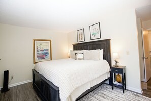 2 bedrooms, iron/ironing board, WiFi, bed sheets - 136 Lakeview - 2 bed/2 bath condo with access to the community pool! (Pinehurst)