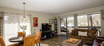 136 Lakeview - 2 bed/2 bath condo with access to the community pool!