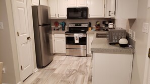 Fridge, microwave, oven, stovetop - Spacious 3‑Bedroom Home with Open Loft — (Charlotte)