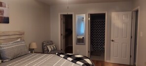 4 bedrooms, iron/ironing board, WiFi, bed sheets - 3 bedroom with open loft home Close to Airport  (Charlotte)