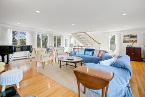 Televisión, futbolito, tenis de mesa y estéreo 