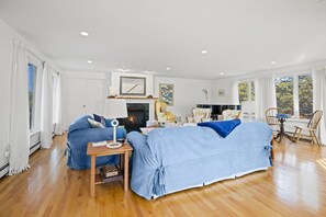 Televisión, futbolito, tenis de mesa y estéreo 