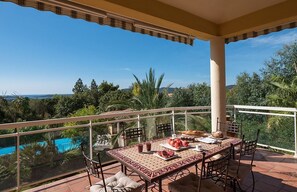 Outdoor dining - VILLA RUSCANA WITH PRIVATE POOL (Sainte Lucie de Porto vecchio)