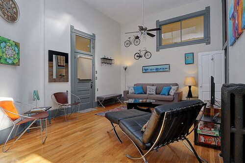 Historic comfy loft in the heart of Salida! View calendar