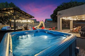 Terrace/patio - 5 Bed 4 Bath Home PREMIUM LOCATION Sleeps 16+ heated pool option and spa (Glendale)