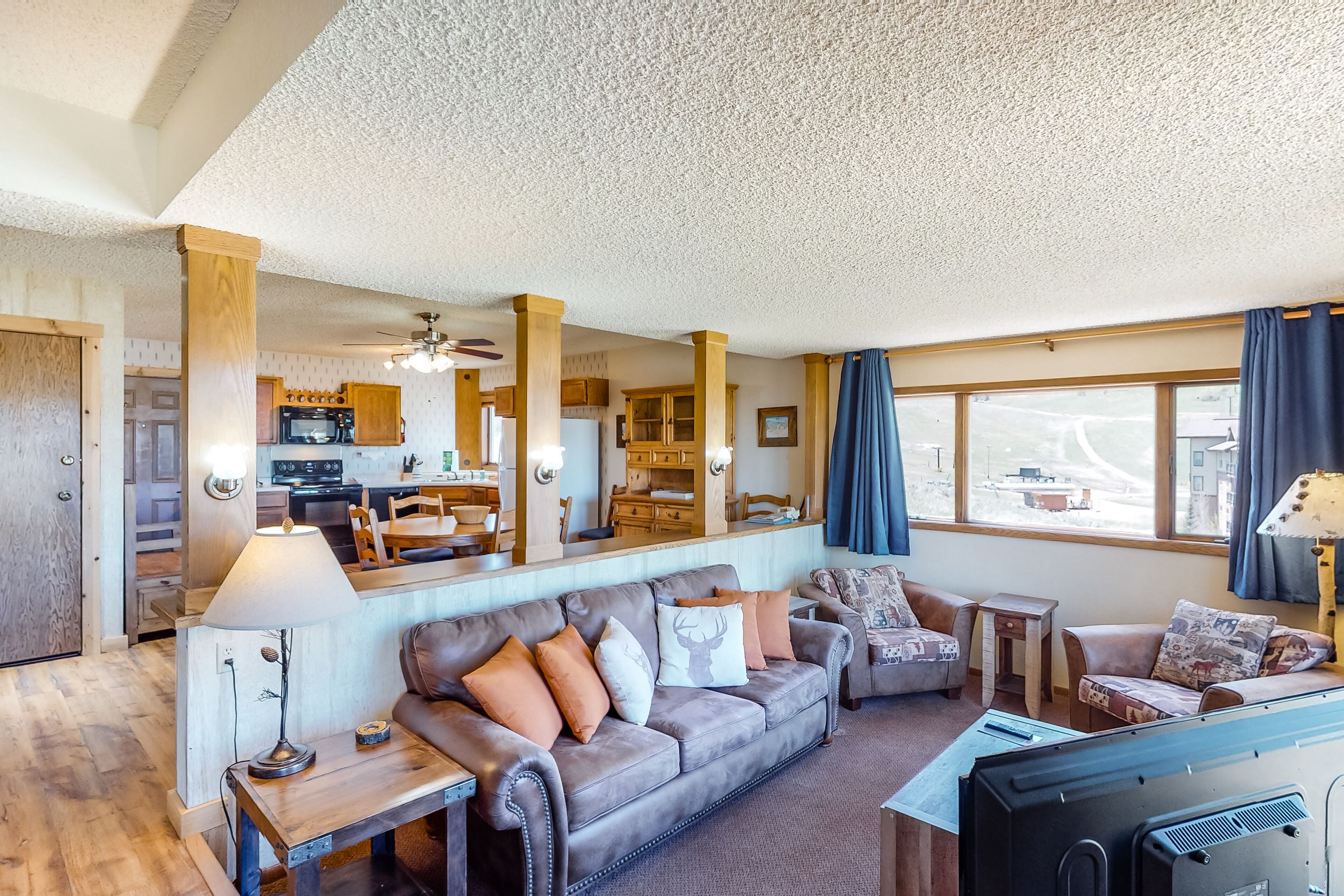 Family-Friendly Condo w/Private Hot Tub, Shared Outdoor Pool, and Free WiFi