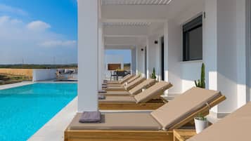 Outdoor pool, pool umbrellas, sun loungers