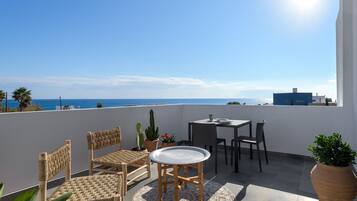 Villa Premium, 4 habitaciones, piscina privada, vistas a la playa | Terraza o patio