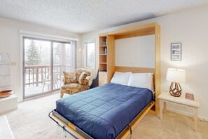 Fer et planche à repasser, accès Internet, draps fournis