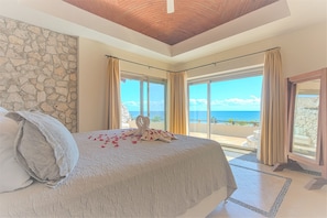 Exclusive Penthouse | 3 bedrooms, premium bedding, down comforters, pillowtop beds