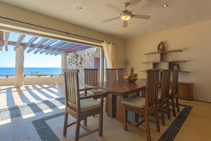 Exclusive Penthouse | Ruang makan