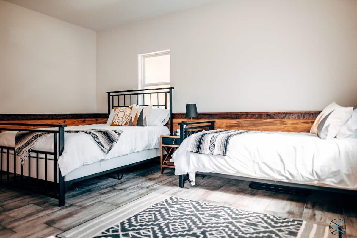 REPOSE.  Hotel-Style Room on Beautiful Private Campground. Stone 6.