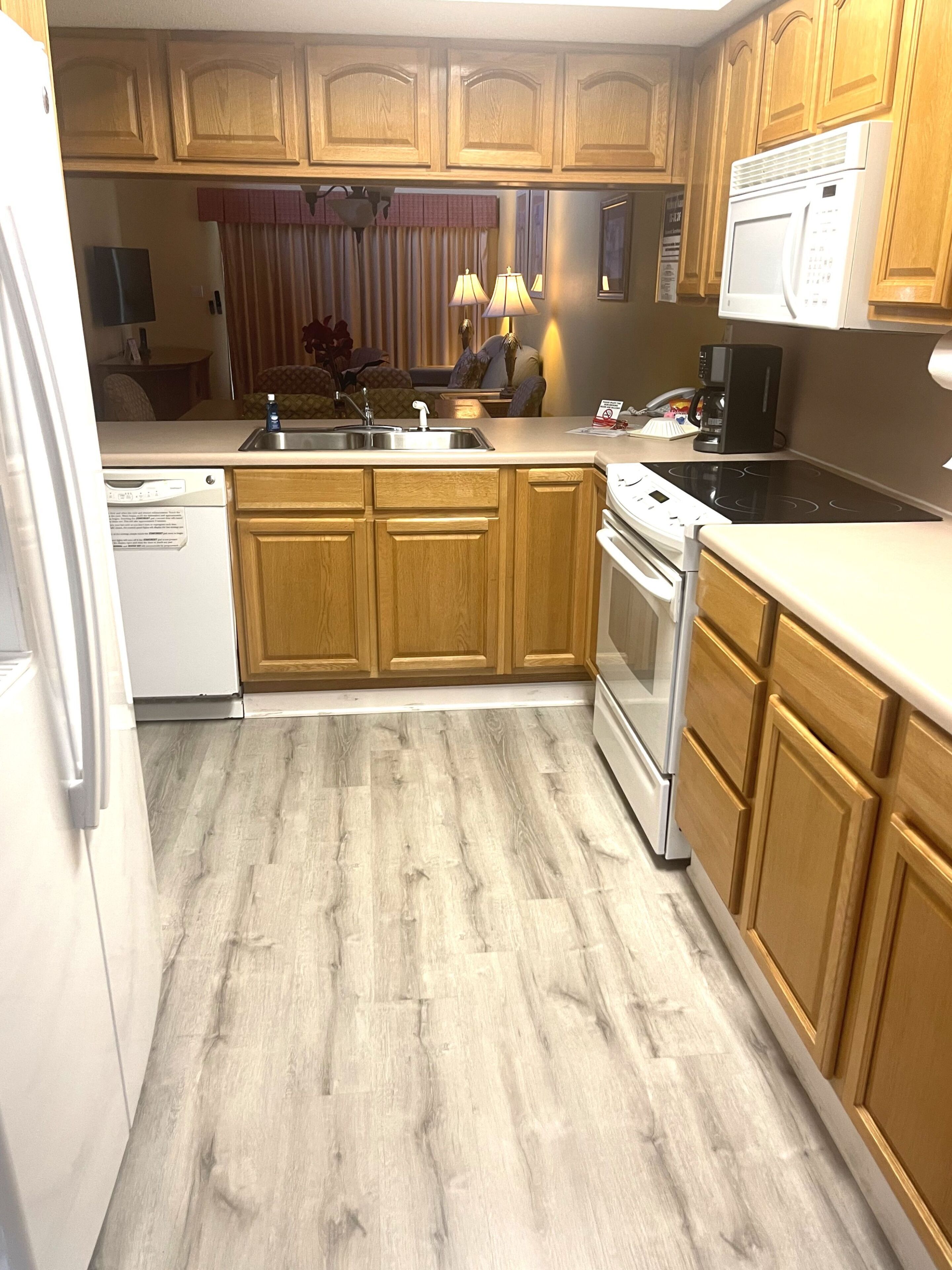 Comfort Condo, 2 Bedrooms, Kitchen, Beachfront | Private kitchen | Full-size fridge, microwave, oven, stovetop