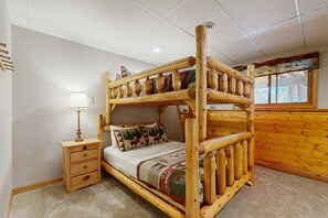 4 bedrooms, iron/ironing board, Internet, bed sheets