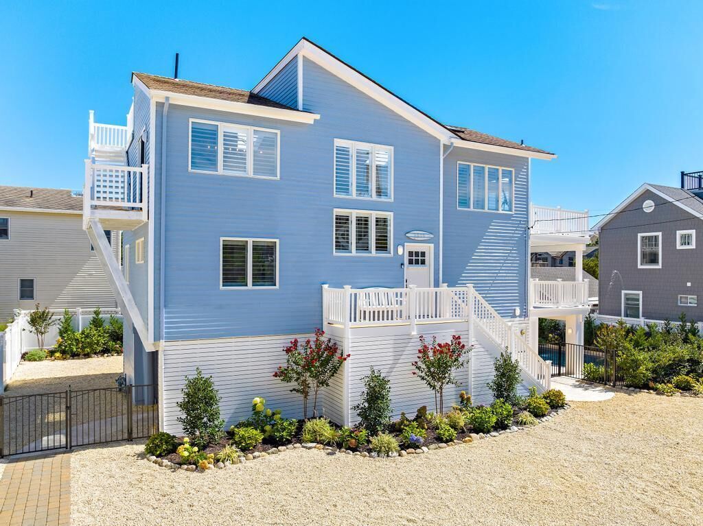  Beach Haven Park 4 Bed, 2.5 Bath Reverse Living, Beach Block, Heated Pool