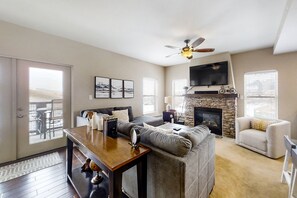 TV, fireplace, DVD player, books