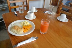 Breakfast meal - Tour to volcan, swim with sharks - Marriat #5 (Puerto Villamil,)