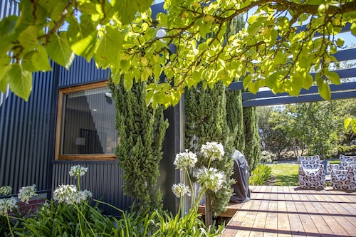 Secluded Seaside Retreat - Premium Luxury Accommodation