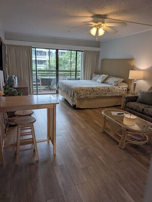 1 bedroom, iron/ironing board, WiFi, bed sheets - Hidden gem in the heart of Ocean Creek (Myrtle Beach)