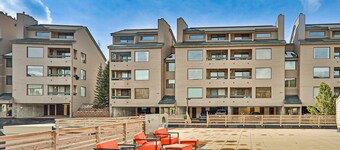 Studio on the Shuttle Route with WiFi and Shared Pool, Hot Tubs, and Gym