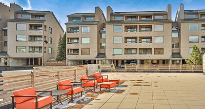 Studio on the Shuttle Route with WiFi and Shared Pool, Hot Tubs, and Gym