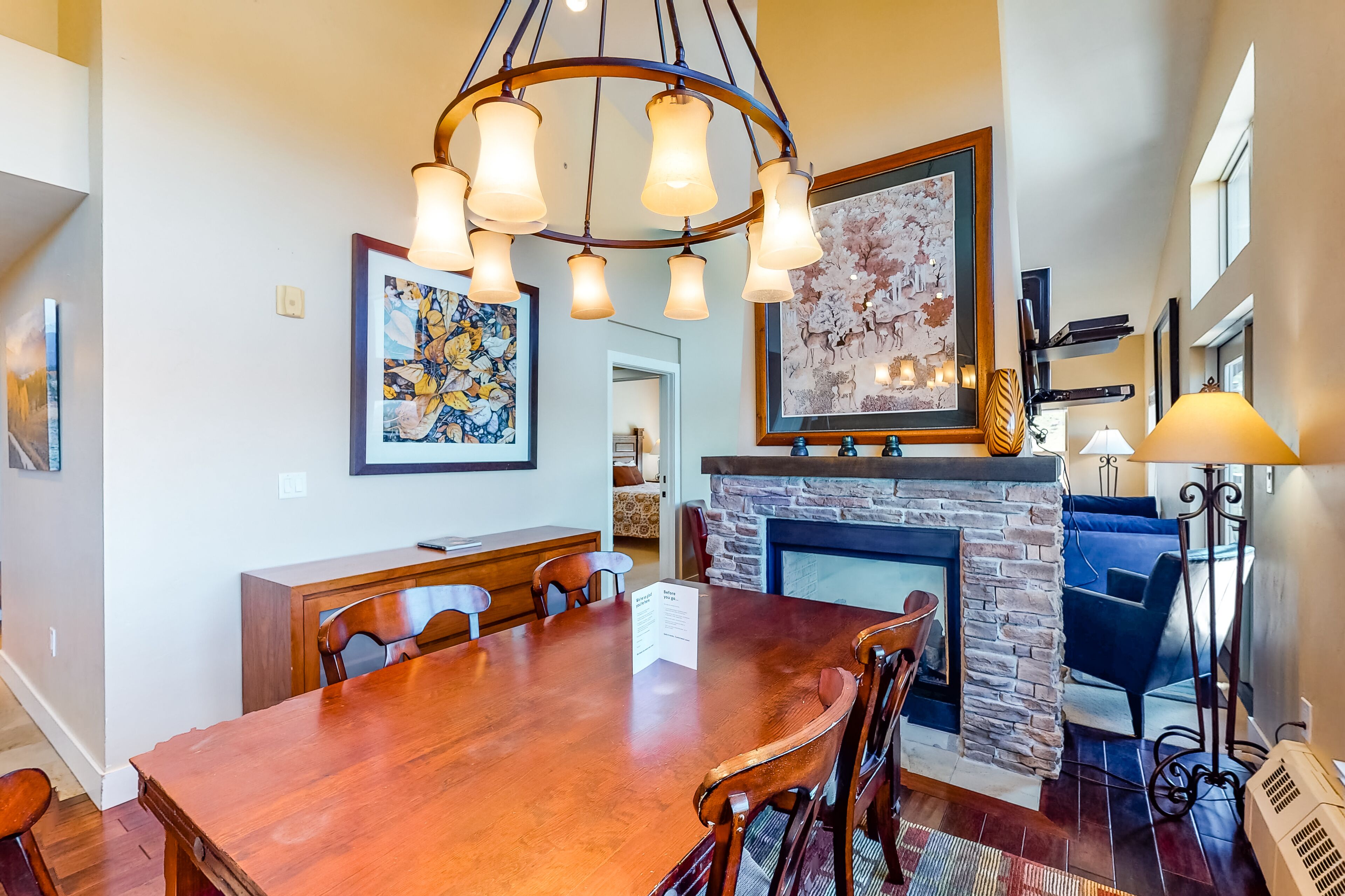 Beautiful home in complex w/ski-in/ski-out access + shared pool & hot tub/WiFi