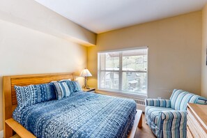 3 slaapkamers, een strijkplank/strijkijzer, wifi, beddengoed