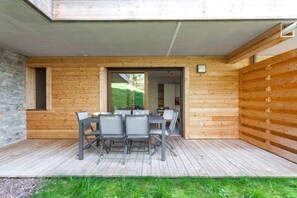 تناول الطعام بالخارج