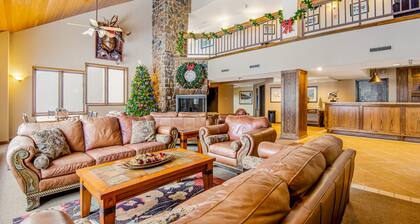 Wonderful Studio in Complex w/Ski-In/Ski-Out Access + Shared Pool & Hot Tub/WiFi