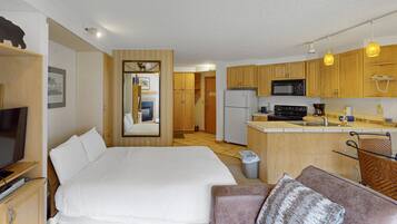 Iron/ironing board, internet, bed sheets