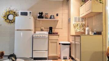 Microwave, coffee/tea maker, cookware/dishes/utensils