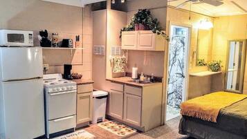 Microwave, coffee/tea maker, cookware/dishes/utensils