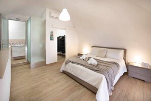 2 bedrooms, iron/ironing board, WiFi, bed sheets - WePuglia - Casa Dolcissima, Monopoli city center, aircon, Wi-Fi (Monopoli)