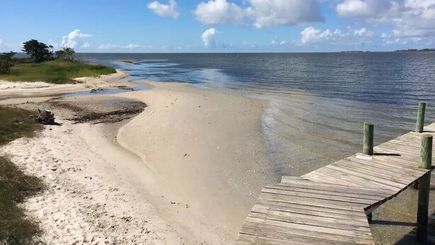 På stranden og solsenger