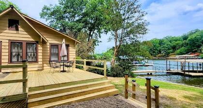 10 Minutes To Oaklawn - Two Bedroom #5 Right At The Water's Edge