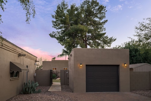 Scottsdale PV Huge Guest House, fully livable, with a private basketball court