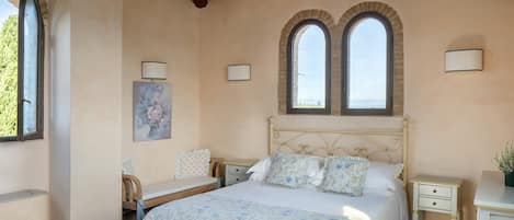 Mueble, Propiedad, Ventana, Edificio, Azur, Madera, Comodidad, Diseño De Interiores, Cajón, Marco De La Cama