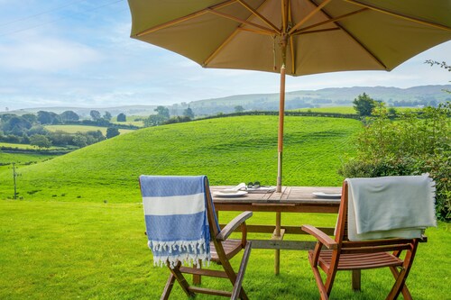 Stones Throw -  Gorgeous apartment with superb views. 4-miles from Kendal