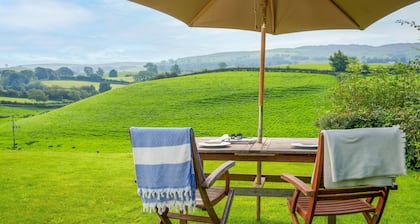 Stones Throw - Gorgeous apartment with superb views. 4-miles from Kendal