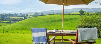 Stones Throw - Gorgeous apartment with superb views. 4-miles from Kendal