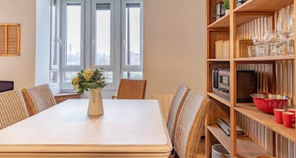 Apartment in front of Bilbao River, next to metro